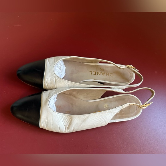 Chanel Classic Two-tone Slingbacks Ballerines White with Black Toe Cap. Size 8. - Picture 2 of 7